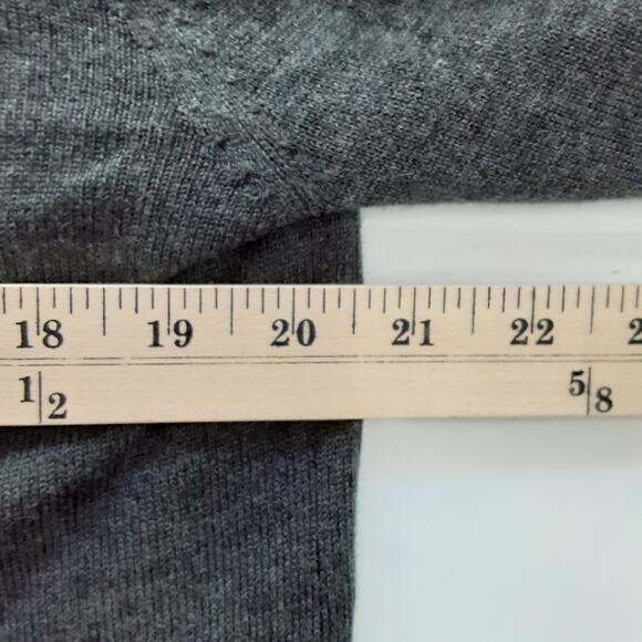 Turnbury 100% Merino Wool Cardigan Sweater Button Front Gray M Quiet Luxury - Picture 7 of 9